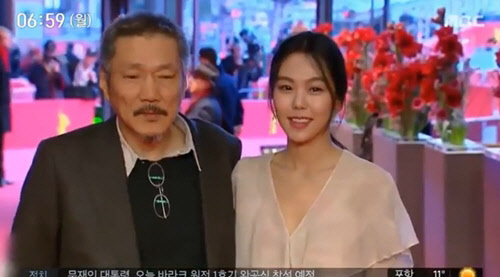 홍상수(왼쪽) 영화감독과 배우 김민희 <MBC 뉴스 방송 영상 캡처>